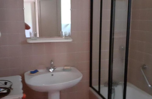 Salernes House | Chambre 13m2 avec salle de bains privative, campagne