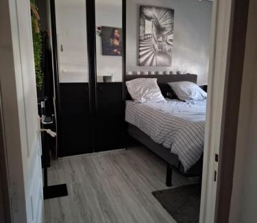Romorantin-Lanthenay Bed & Breakfast | Chambre avec SDB privative et parking MOTO ou VL