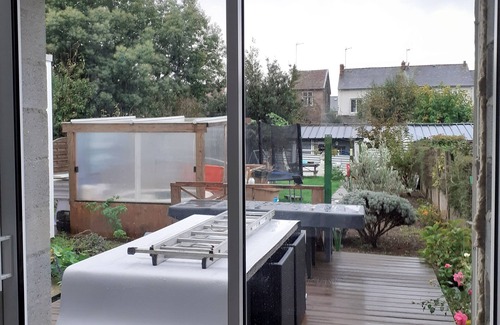 Cholet Bed & Breakfast | Chambre Chez L'habitant . Jardin Terrasse spa Extérieur en été , Coin Billard