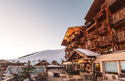 Cognet Apartment | Chambre confort + balcon, accès spa, ski aux pieds