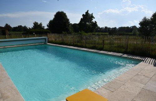 Saint-Nizier-le-Desert Bed & Breakfast | Chambre d'hôte L'Oiseau Blanc