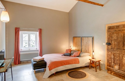Pont-Saint-Esprit House | Chambre d'hôte Vignes - Provence Occitane