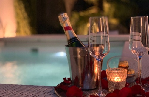 Vezenobres Bed & Breakfast | Chambre D'hôte de Charme Avec Jacuzzi, Jardin à Vézénobres Village Médiéval