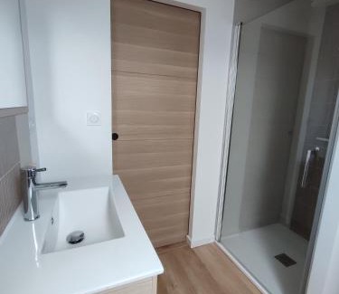 Mezeray Bed & Breakfast | Chambre double avec salle de bain privée
