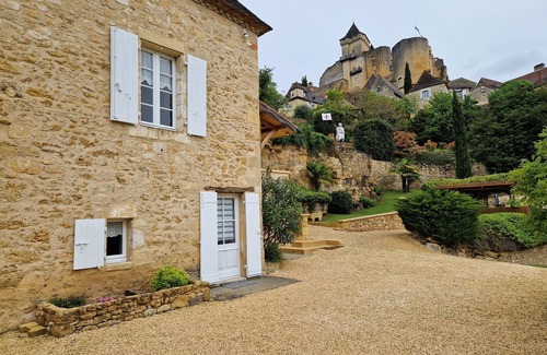Castelnaud-la-Chapelle Villa | CHAMBRE D'HÖTE AT THE FOOT OF THE CHATEAU .MAISON PÉRIGOURDINE EN PIERRE.AVEC PISCINE.