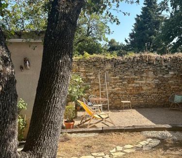 Villeneuve-les-Avignon Apartment | Chambre indépendante Les Chênes