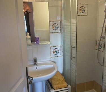 Villeneuve-les-Avignon Apartment | Chambre indépendante Les Chênes