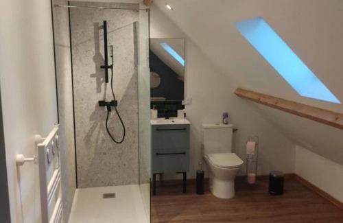 Alembon House | Chambre La Romantique - Au pied de la colline - Chambres d'Hôtes