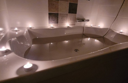 Buzet-sur-Tarn Bed & Breakfast | Chambre "standing" de Charme à la Campagne