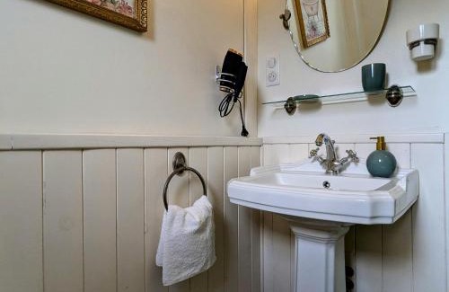 Rosieres Bed & Breakfast | Chambre Verte avec Jardin partagé près du Puy-en-Velay - FR-1-582-498