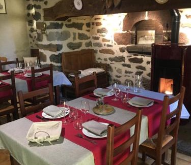 Anglards-de-Salers Bed & Breakfast | Chambres d’hôtes « Les sorbiers »