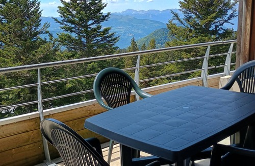 Chamrousse Apartment | Chamrousse apt 4/6 ppl – 3★ residence, ski-in/ski-out, great mountain views