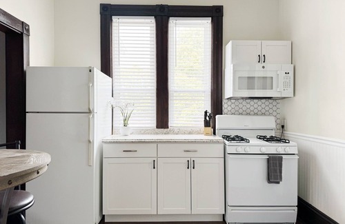 Evansville Apartment | Chandler E/Downtown EVV Studio Apt