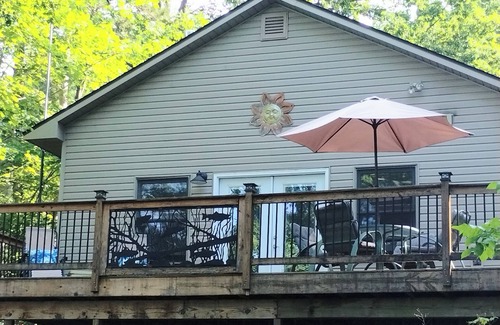 Mayfield House | Chandler's Charm - Your Little Piece of Heaven! Dog Friendly - With Fee