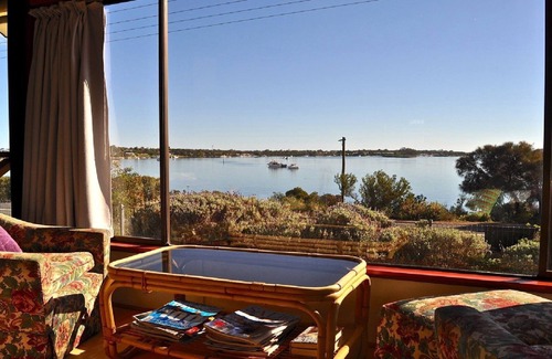 Lake Wangary House | Channel View is a very basic and affordable shack located on the Esplanade