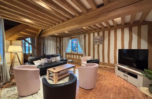Port-en-Bessin-Huppain House | Chant des mouettes Maison rénovée spacieuse tout confort grand jardin belle terrasse aménagée parking 8 personnes 4 sdb 5 wc à 10 mn à pied de la mer Port en Bessin tous commerces restaurants proche Omaha Beach