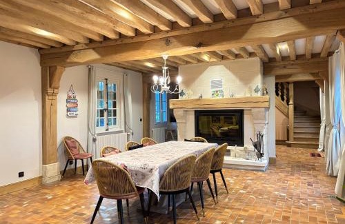 Port-en-Bessin-Huppain House | Chant des mouettes Maison rénovée spacieuse tout confort grand jardin belle terrasse aménagée parking 8 personnes 4 sdb 5 wc à 10 mn à pied de la mer Port en Bessin tous commerces restaurants proche Omaha Beach