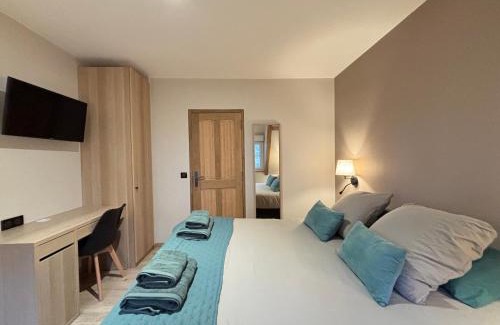 Port-en-Bessin-Huppain House | Chant des mouettes Maison rénovée spacieuse tout confort grand jardin belle terrasse aménagée parking 8 personnes 4 sdb 5 wc à 10 mn à pied de la mer Port en Bessin tous commerces restaurants proche Omaha Beach