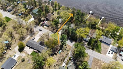 Oscoda House | Chappy's Cabin - Cute And Comfy!