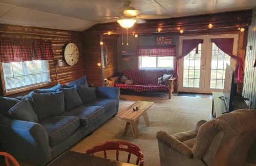Oscoda House | Chappy's Cabin - Cute And Comfy!