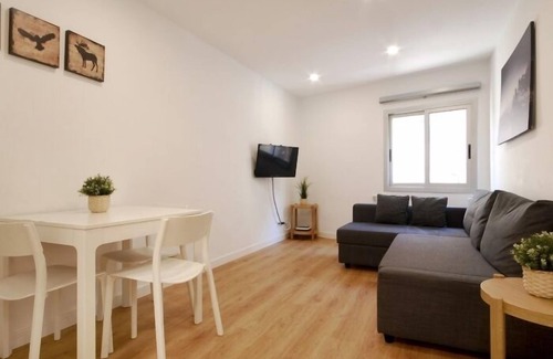 Collblanc y La Torrassa Apartment | Charming apartment near Barcelona