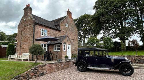 Cauldon Low House | Character 3 Bed Peak Dist Farmhouse Alton Towers