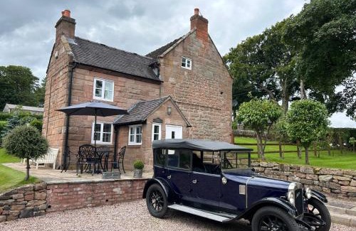 Cauldon Low House | Character 3 Bed Peak Dist Farmhouse Alton Towers
