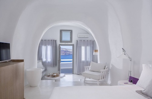 Oia Hotel | Charisma Suites