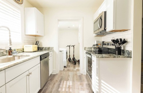 North Charleston House | Charleston Charm - Spacious 3BR + Bikes/Scooters!