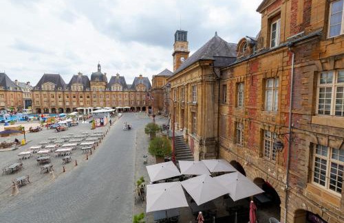 Charleville-Mezieres Apartment | Charleville-Mézières: belle vue Place Ducale