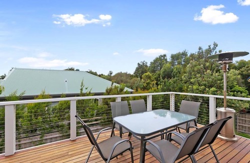 Apollo Bay House | Charlie’s Beach House 1Block to Beach Pet Friendly