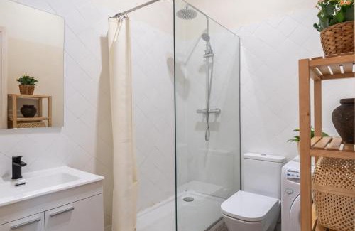 Sant Antoni Apartment | Charm and Comfort in the Heart of Sant Antoni, Barcelona