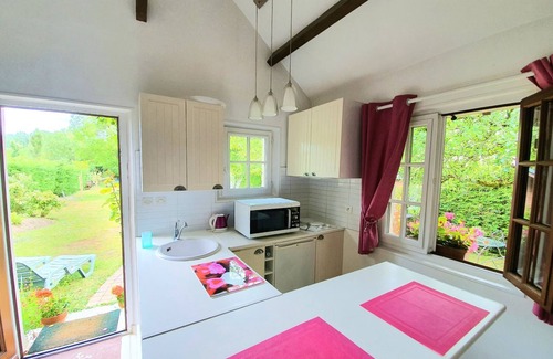 Sainte-Genevieve-les-Gasny House | CHARMING HOUSE, quiet, sleeps 9, 5 BEDROOMS/4 BATHROOMS - 3mn GIVERNY