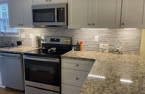 Myrtle Grove House | Charm Your Sol- < 3 miles to Carolina Beach!
