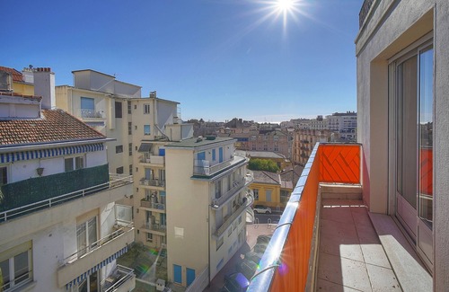 Riou - Petit Juas - Av de Grasse Apartment | Charmant 2 pièces rénové avec parking A1B244