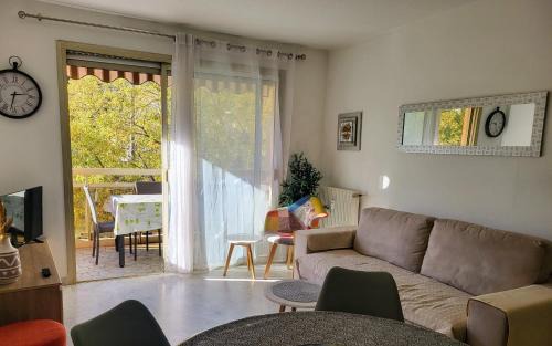Riou - Petit Juas - Av de Grasse Apartment | Charmant 2 pièces, traversant, clim, wifi, parking