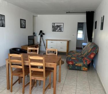 Belleville-sur-Meuse Apartment | Charmant appartement lumineux en rez-de-chaussée
