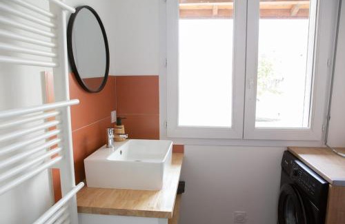 Roussillon-en-Isere Apartment | Charmant appartement T3