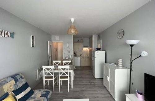 Saint-Hilaire-de-Riez Apartment | Charmant appartement avec parking, à 50m de la plage - FR-1-324A-25