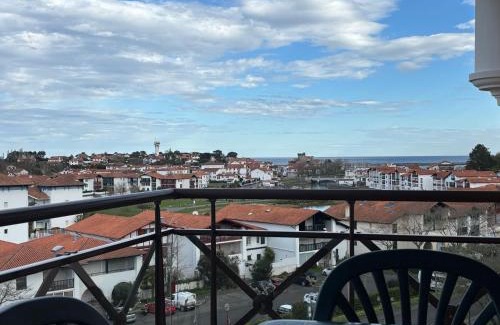 Behobie Apartment | Charmant appartement avec terrasse dans résidence avec piscine à Ciboure - FR-1-239-1107
