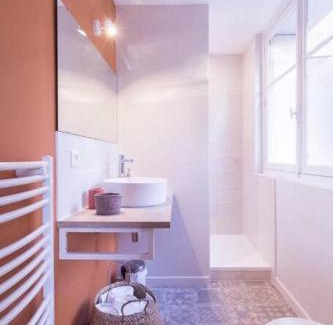 Poitiers Apartment | Charmant appartement - Chambre séparée - 300m de la gare et accès direct au cœur historique
