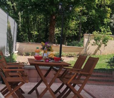Laveyron Apartment | Charmant appartement T2 dans villa idéal pour professionnels