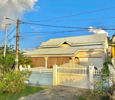 Les Abymes House | Charmant bas de villa partagé