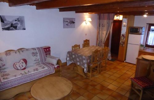 Pralognan-la-Vanoise Ski Chalet | Charmant Chalet en Pierre et Bois à Pralognan-la-Vanoise, Proche Commerces et Téléphérique - FR-1-464-16
