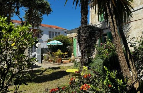 Saint Laurent de la Pree House | Charmante Maison Familiale - Grande Capacité