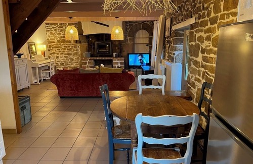 Plougasnou House | Charmant Gîte Dans Petit Manoir du XVI ème au Calme à 5 Minutes des Plages