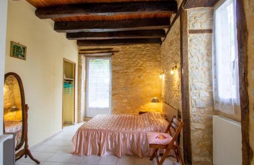 Tourtoirac House | Charmant Gîte en Pierres avec Jardin et Parking - FR-1-616-280