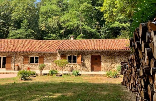 Nontron House | Charmant Petit Moulin Début XIV