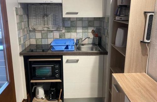 Brides-les-Bains Apartment | Charmant studio avec balcon et parking - Proche centre et Thermes - 4 pers. - FR-1-512-79