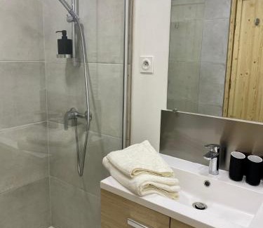 Capucins - Victoire Apartment | Charmant studio rénové et climatisé